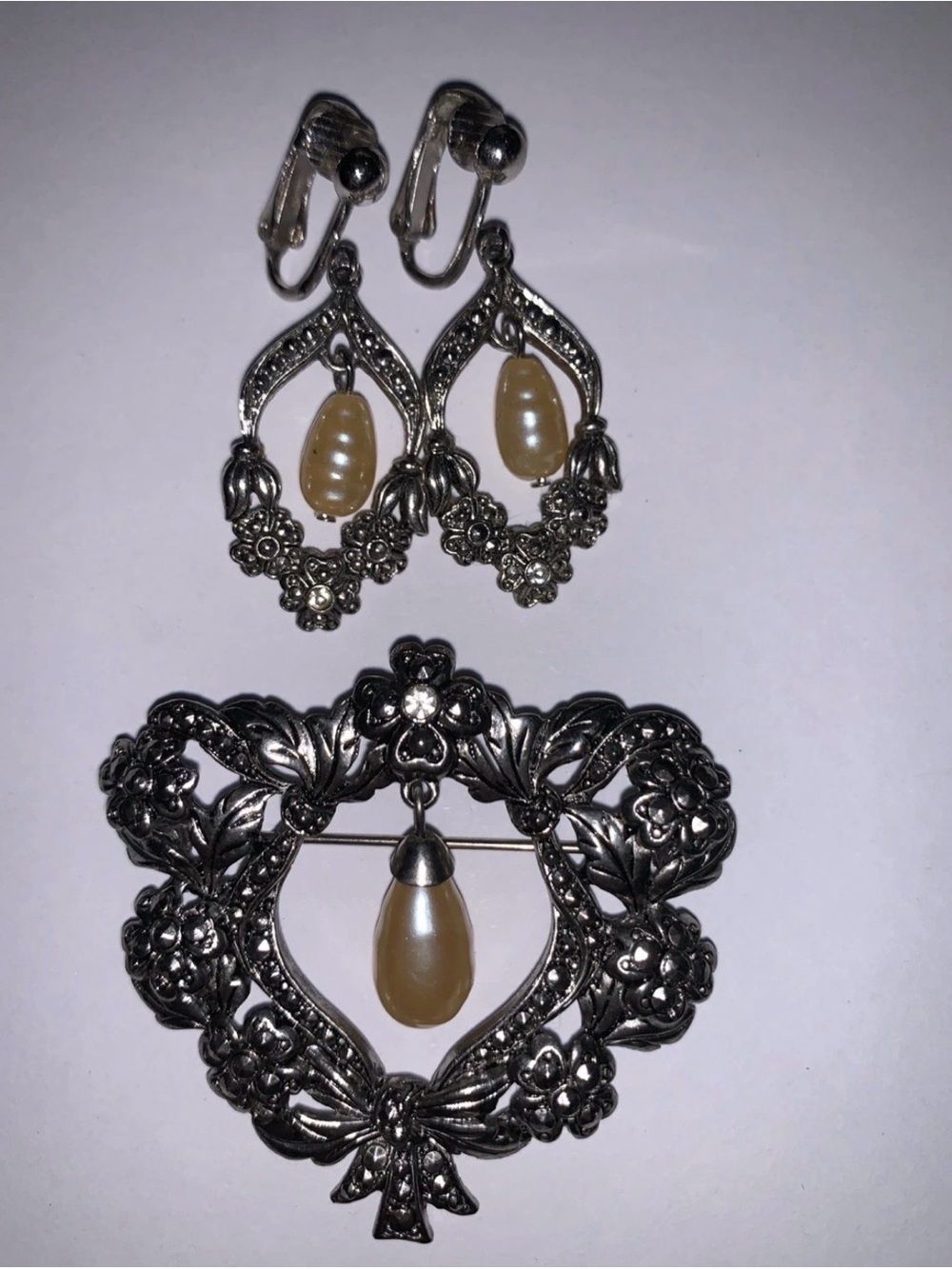 Vntg Avon Romantic Renaissance Brooch, and Earring Set